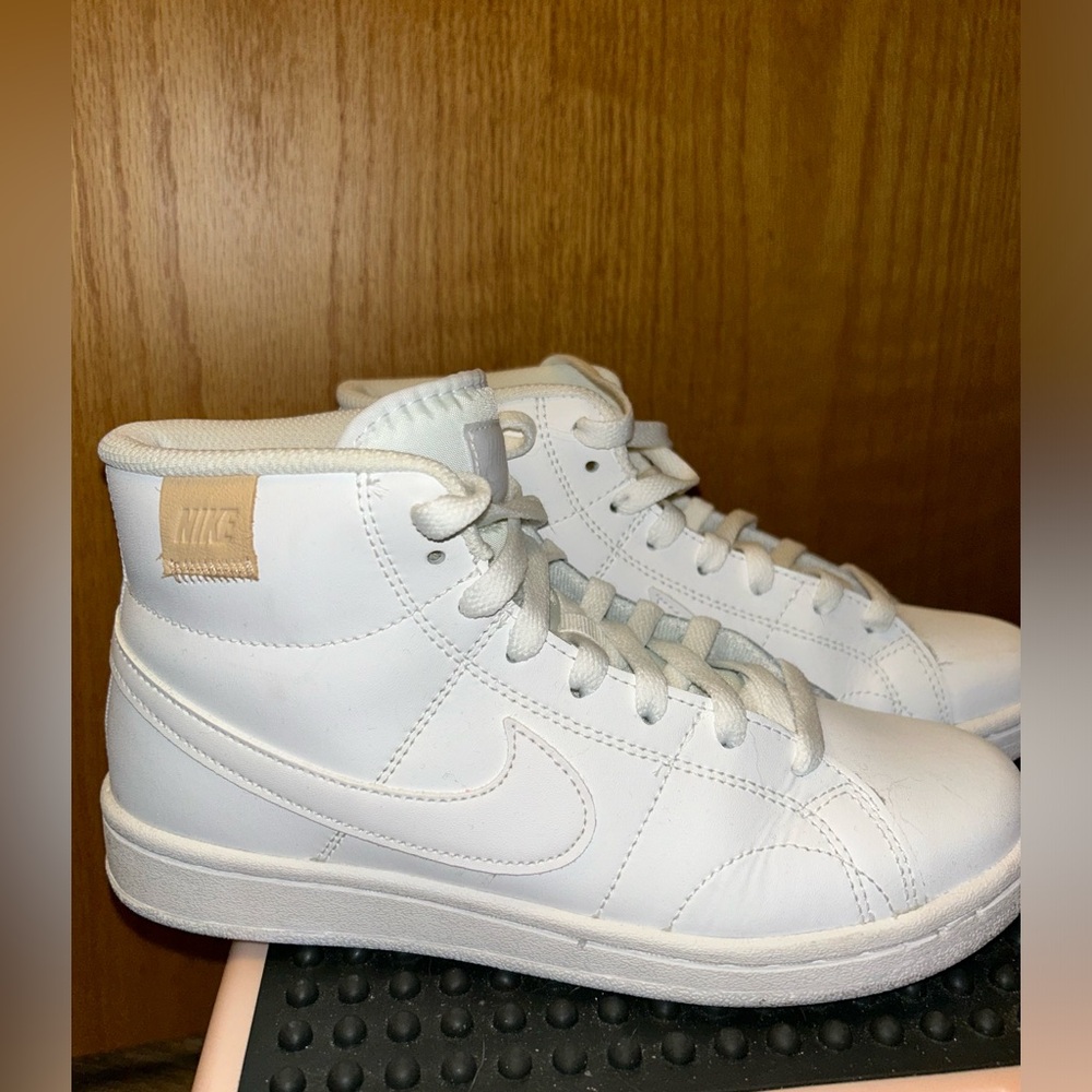Women’s 6.5 Nike Court Royale shoes
